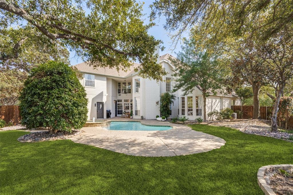 Oversized backyard with plenty of room for kids and pets to enjoy!