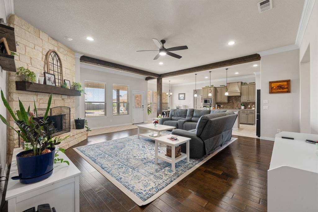 7925 Grassland Drive, Godley, TX 76044 7925 Grassland Drive, Godley, TX 76044