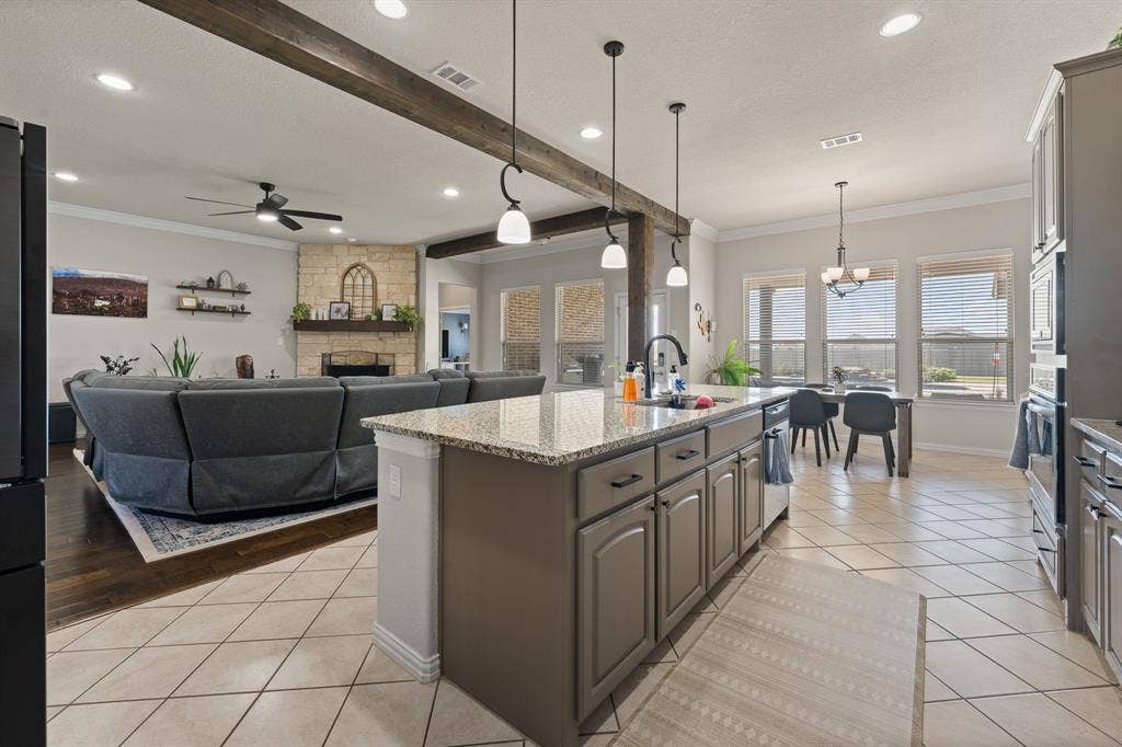 7925 Grassland Drive, Godley, TX 76044 7925 Grassland Drive, Godley, TX 76044