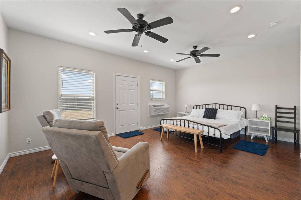 7925 Grassland Drive, Godley, TX 76044 Guest quarters