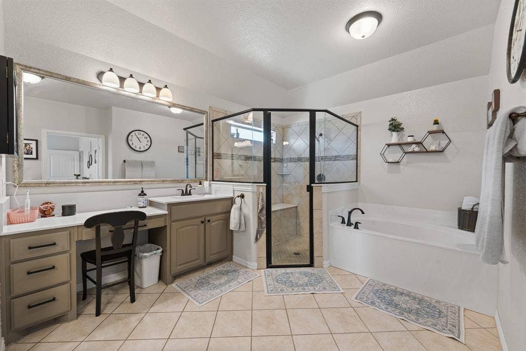 7925 Grassland Drive, Godley, TX 76044 7925 Grassland Drive, Godley, TX 76044