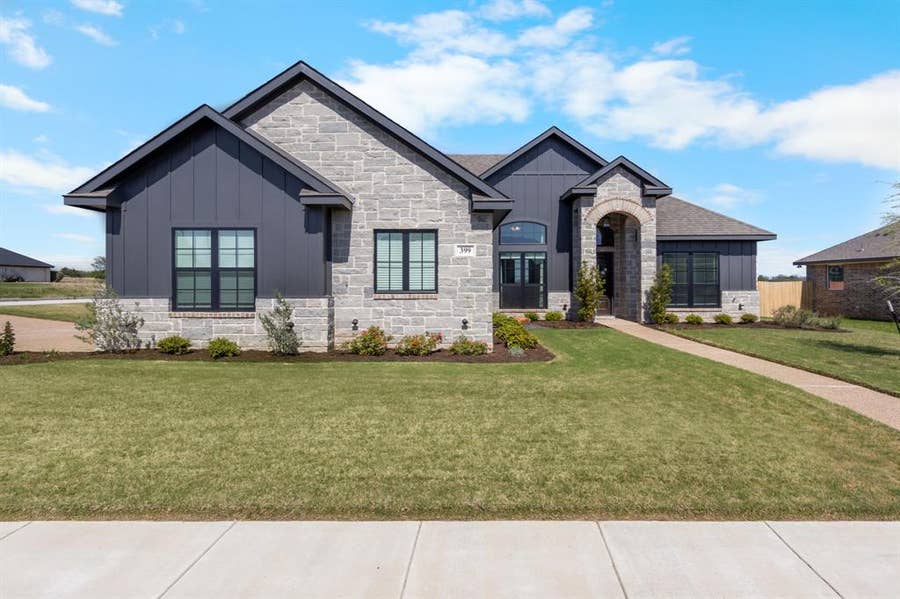 Property photo for 399 Frederick Drive, Robinson, TX