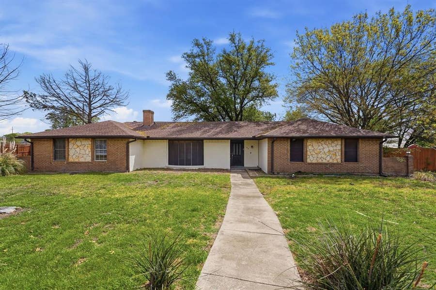 Property photo for 108 Pearly Top Drive, Glenn Heights, TX