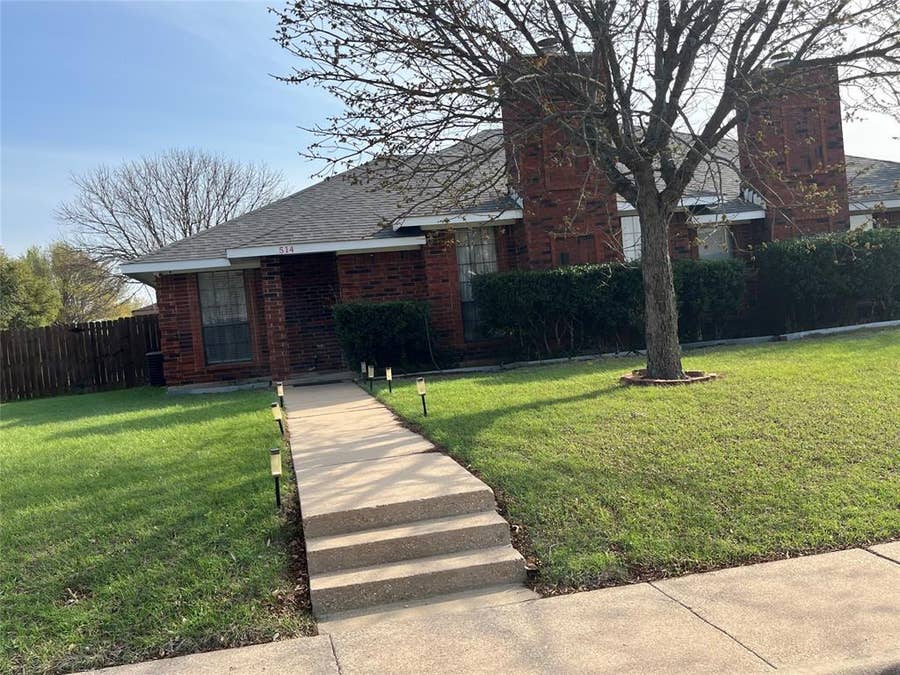 Property photo for 514 Amber Lane, DeSoto, TX