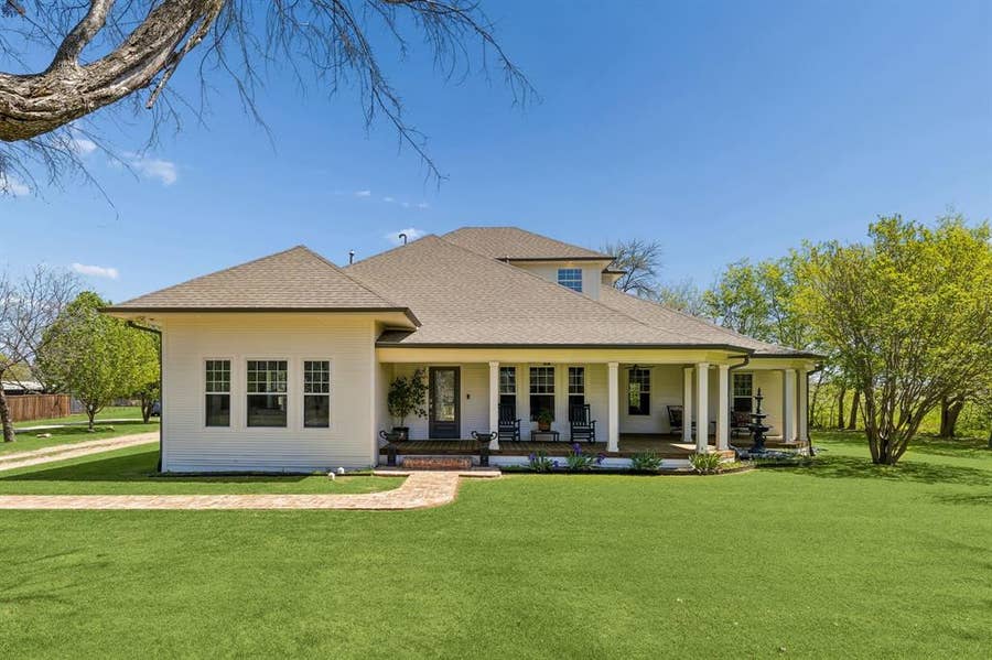 Property photo for 110 S Walnut, Roanoke, TX