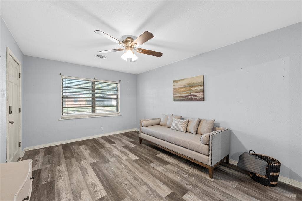 901 N Main Street, West, TX 76691 Sitting room with wood finished floors and a ceiling fan