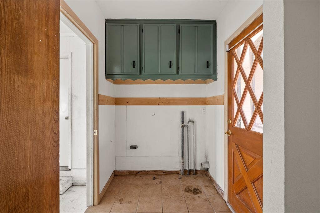 901 N Main Street, West, TX 76691 Laundry room featuring cabinet space and baseboards