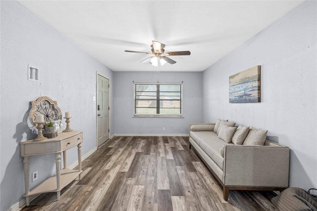 901 N Main Street, West, TX 76691 Living area featuring wood finished floors and a ceiling fan