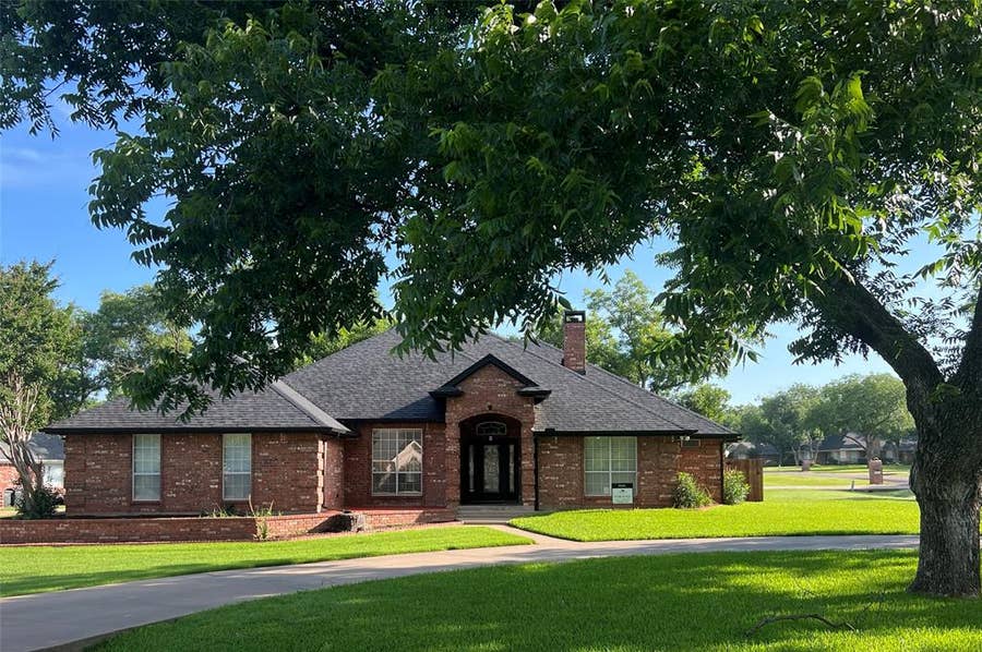Property photo for 9219 Hanging Moss Drive, Granbury, TX