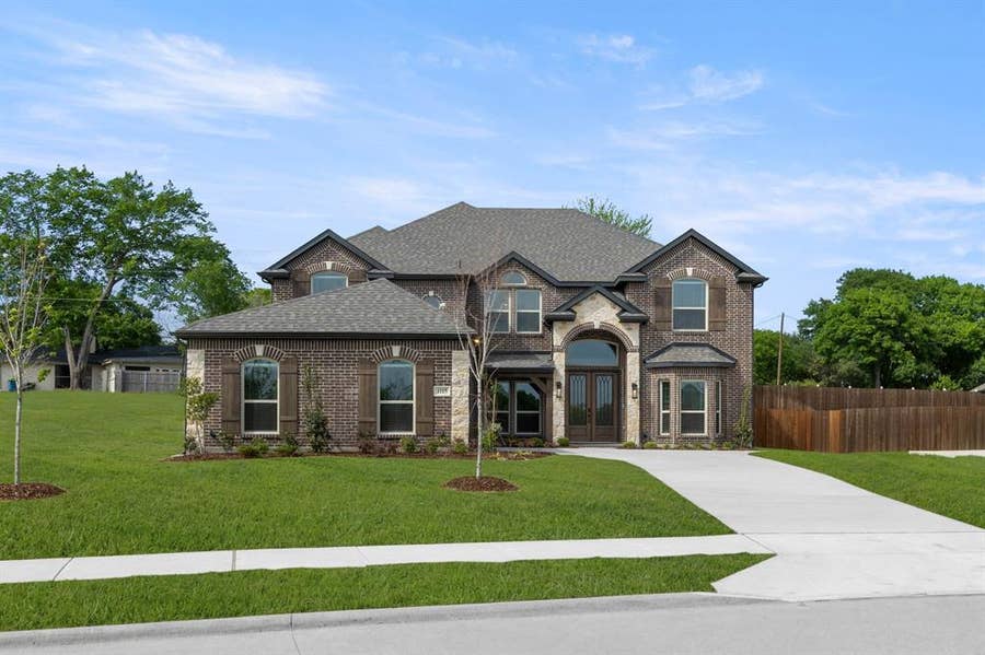 Property photo for 1115 Willow Lake Drive, DeSoto, TX