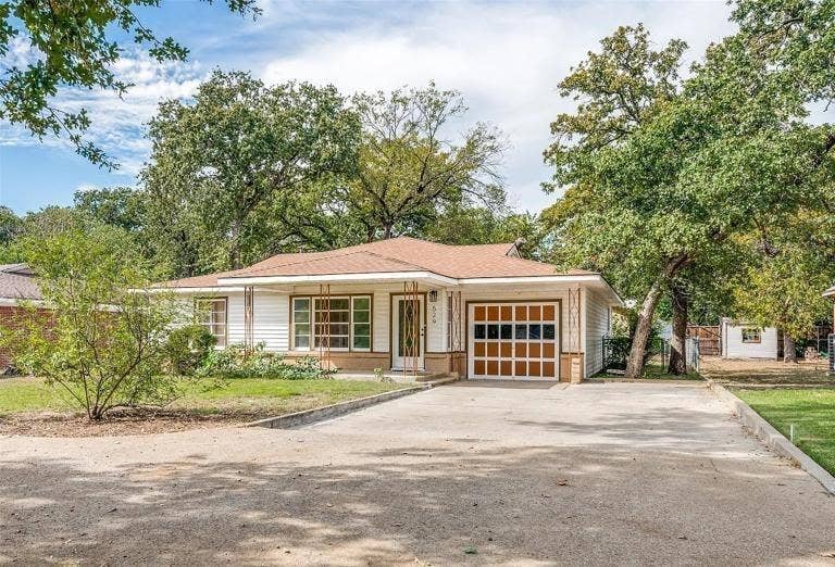 Property photo for 529 Roberts Cut Off Road, River Oaks, TX