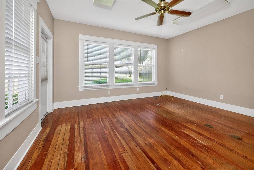 214 E College Street, Athens, TX 75751 214 E College Street, Athens, TX 75751
