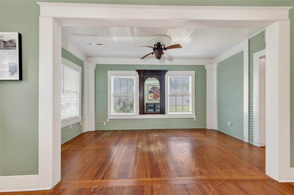 214 E College Street, Athens, TX 75751 214 E College Street, Athens, TX 75751