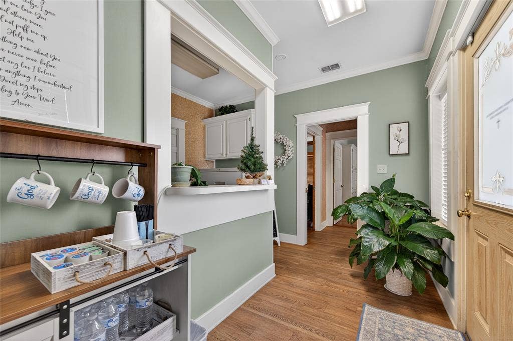 214 E College Street, Athens, TX 75751 214 E College Street, Athens, TX 75751