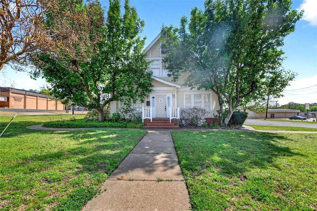 214 E College Street, Athens, TX 75751 214 E College Street, Athens, TX 75751