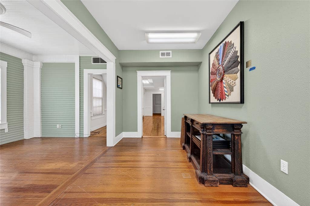 214 E College Street, Athens, TX 75751 214 E College Street, Athens, TX 75751
