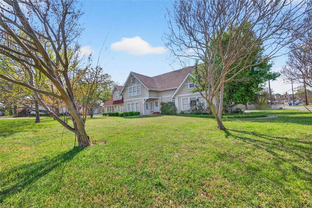 214 E College Street, Athens, TX 75751 214 E College Street, Athens, TX 75751