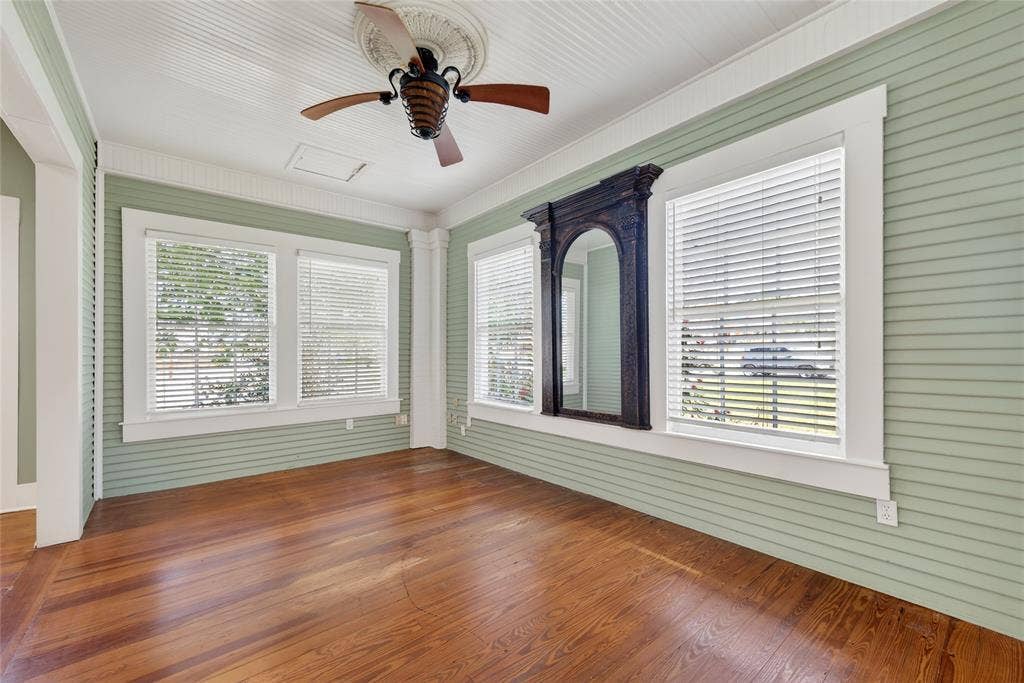 214 E College Street, Athens, TX 75751 214 E College Street, Athens, TX 75751
