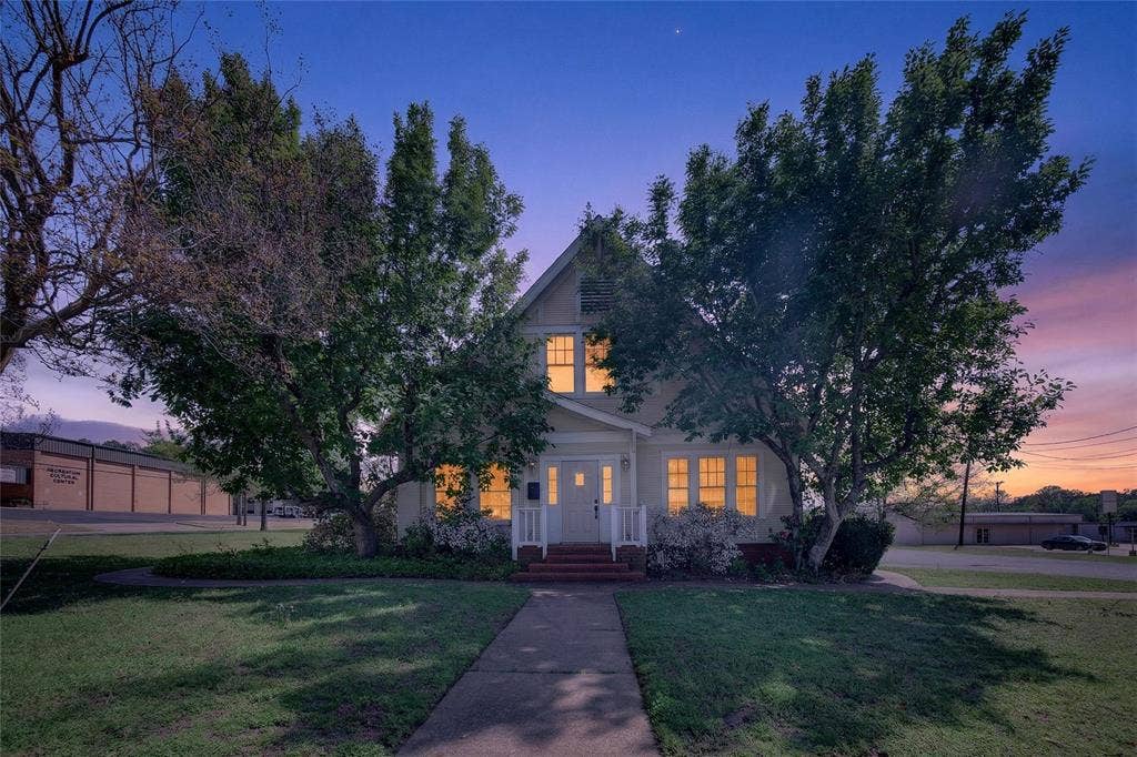 214 E College Street, Athens, TX 75751 214 E College Street, Athens, TX 75751