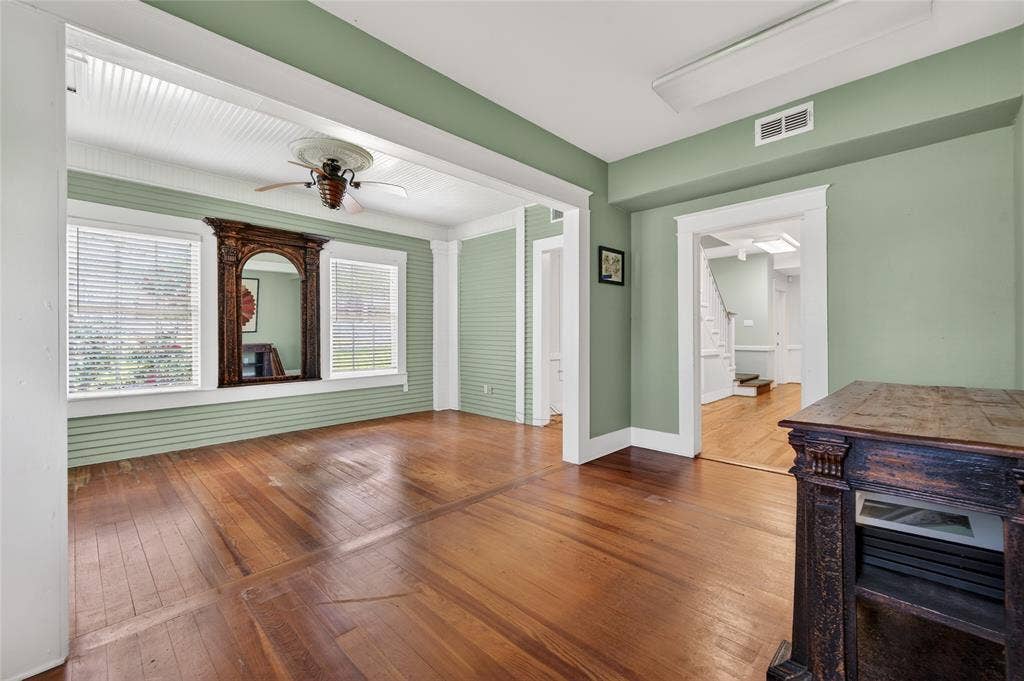 214 E College Street, Athens, TX 75751 214 E College Street, Athens, TX 75751