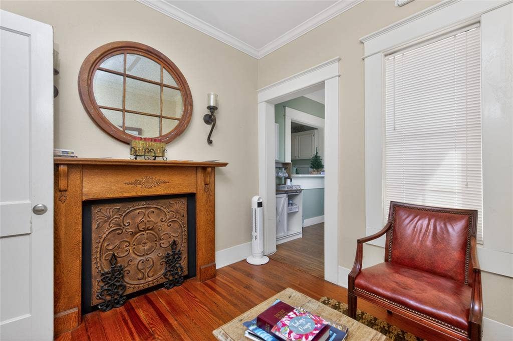 214 E College Street, Athens, TX 75751 214 E College Street, Athens, TX 75751