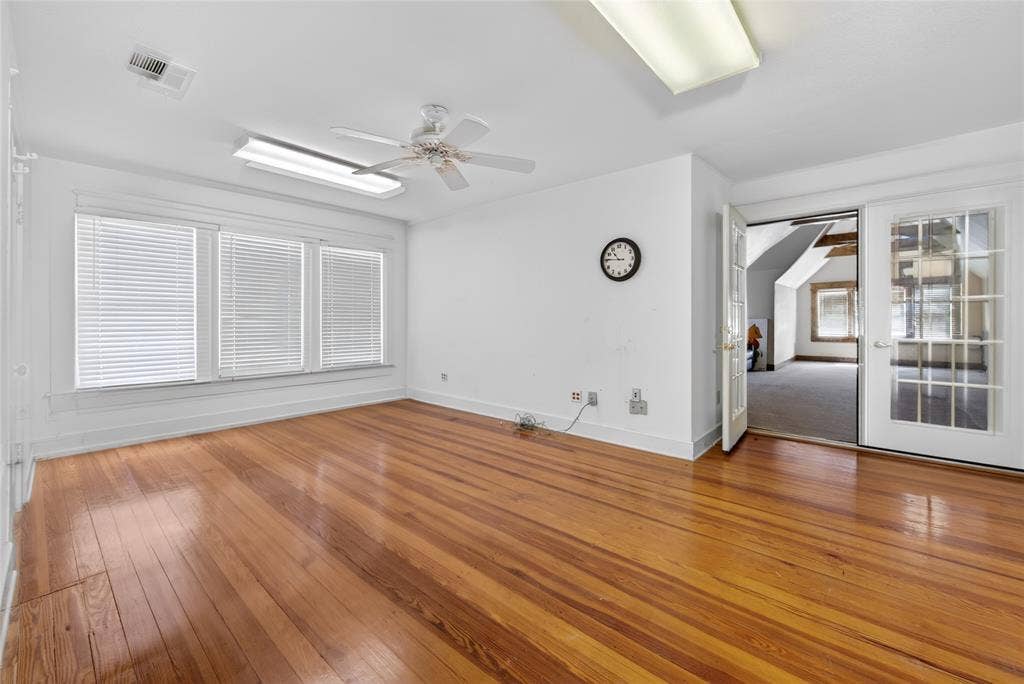 214 E College Street, Athens, TX 75751 214 E College Street, Athens, TX 75751