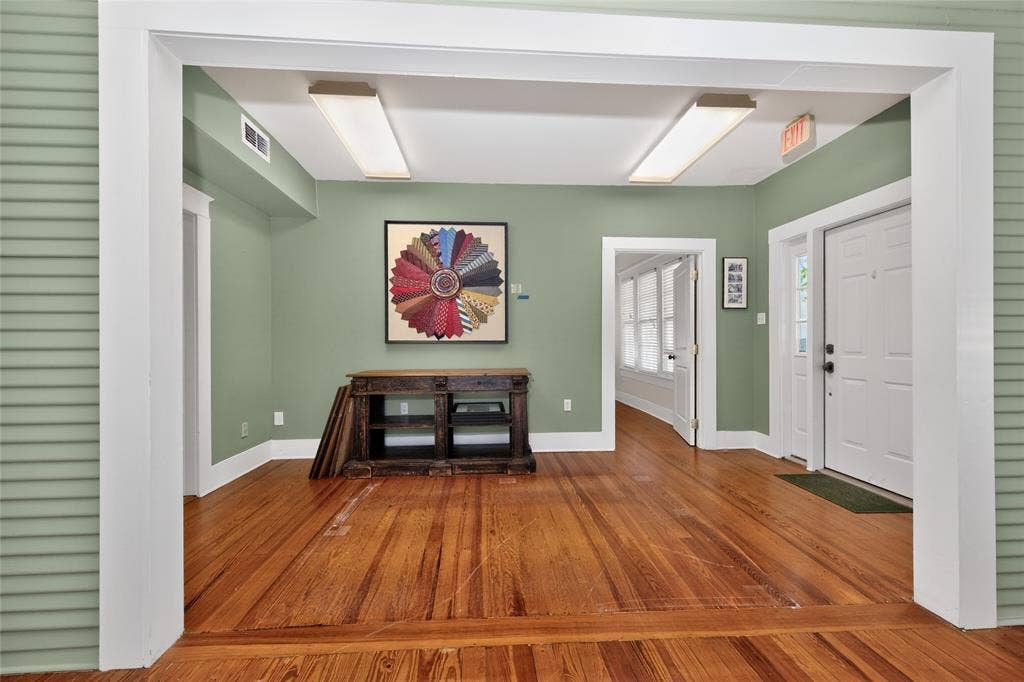 214 E College Street, Athens, TX 75751 214 E College Street, Athens, TX 75751