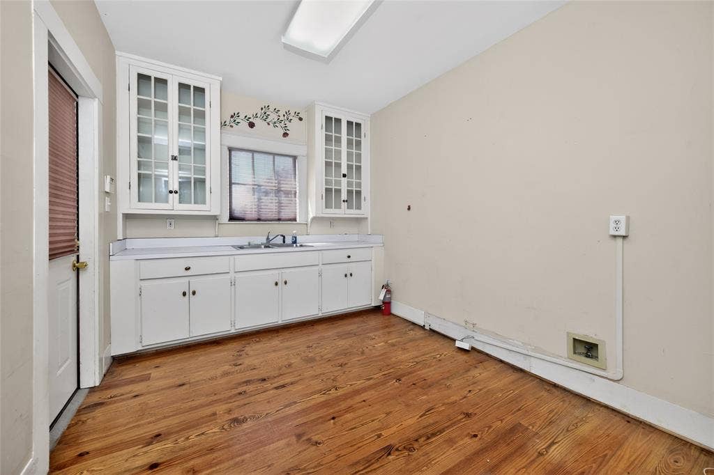 214 E College Street, Athens, TX 75751 214 E College Street, Athens, TX 75751