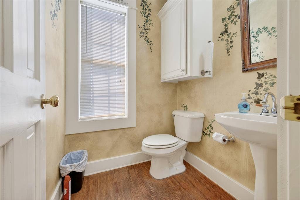 214 E College Street, Athens, TX 75751 214 E College Street, Athens, TX 75751