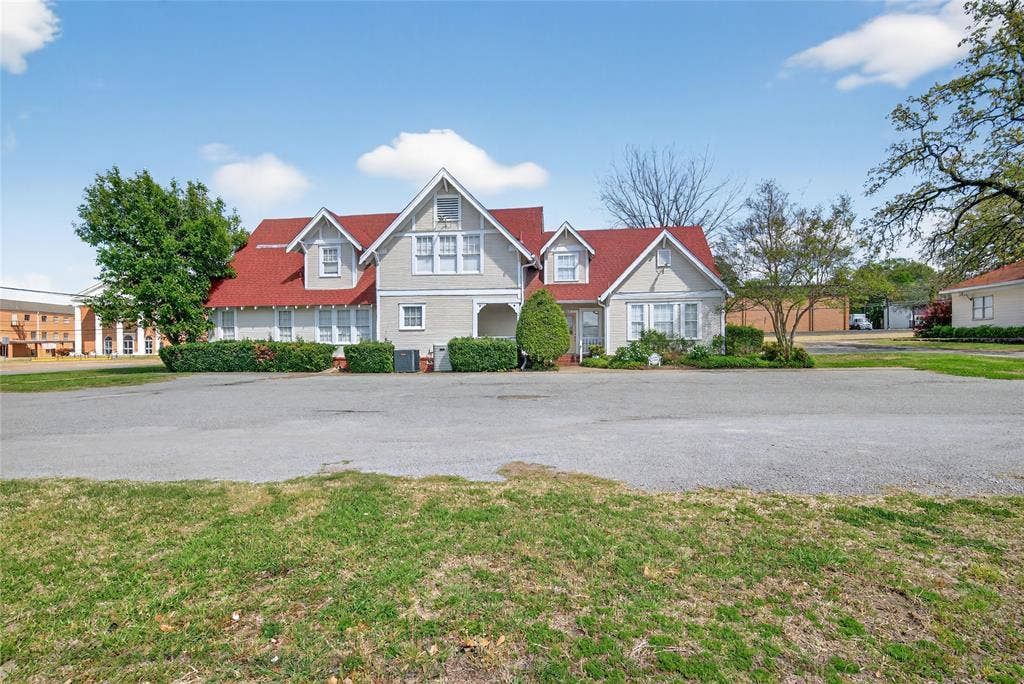 214 E College Street, Athens, TX 75751 214 E College Street, Athens, TX 75751