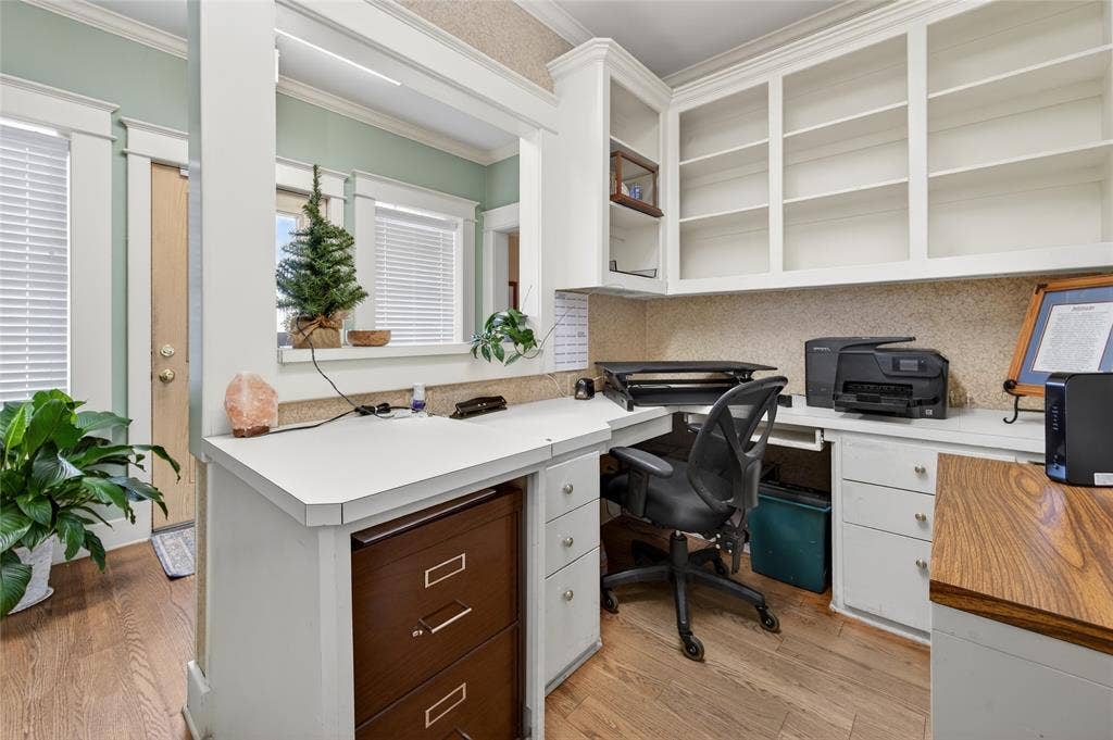 214 E College Street, Athens, TX 75751 214 E College Street, Athens, TX 75751