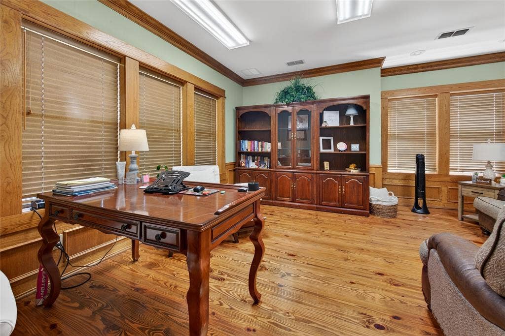 214 E College Street, Athens, TX 75751 214 E College Street, Athens, TX 75751