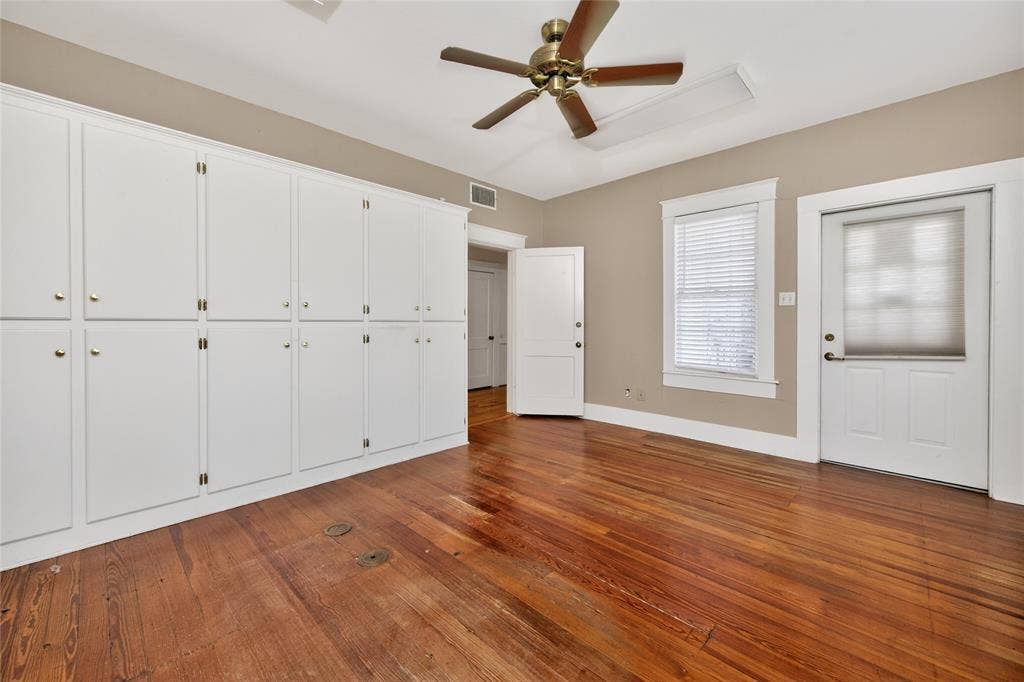 214 E College Street, Athens, TX 75751 214 E College Street, Athens, TX 75751