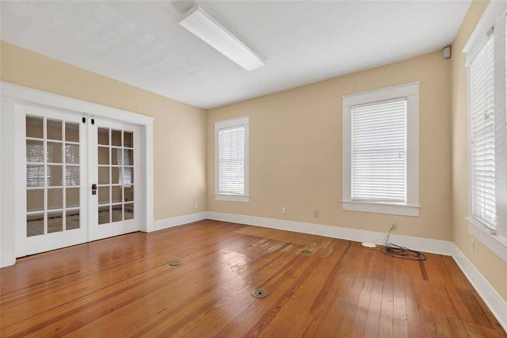 214 E College Street, Athens, TX 75751 214 E College Street, Athens, TX 75751