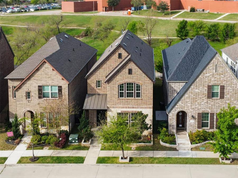 Property photo for 580 Courtyard Lane, Irving, TX