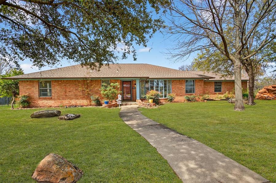 Property photo for 902 S Alamo Road, Rockwall, TX