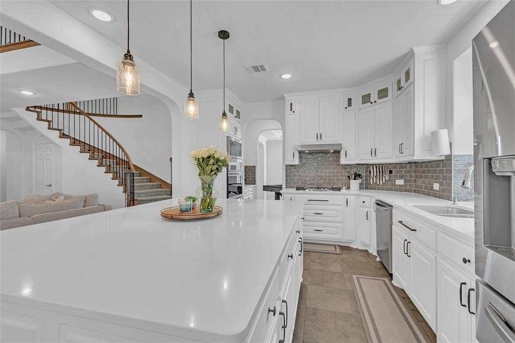 566 Long Meadow Drive, Haslet, TX 76052 Light and bright!