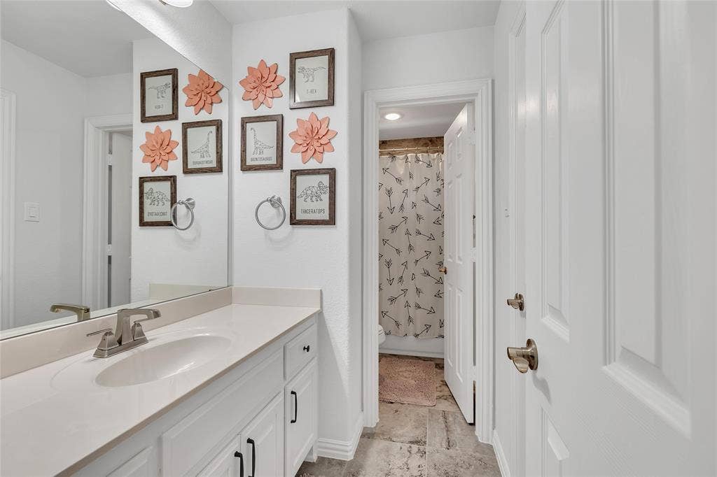 566 Long Meadow Drive, Haslet, TX 76052 Full bath on 2nd floor with tub and shower.