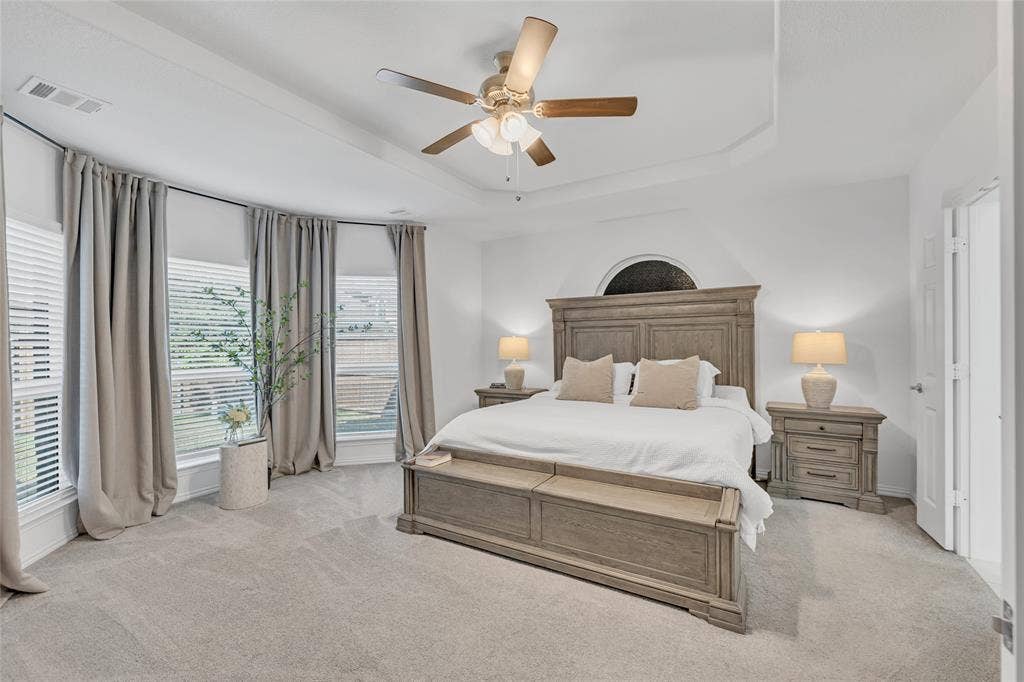 566 Long Meadow Drive, Haslet, TX 76052 Primary bedroom on first floor. This room measures 18" x 17"