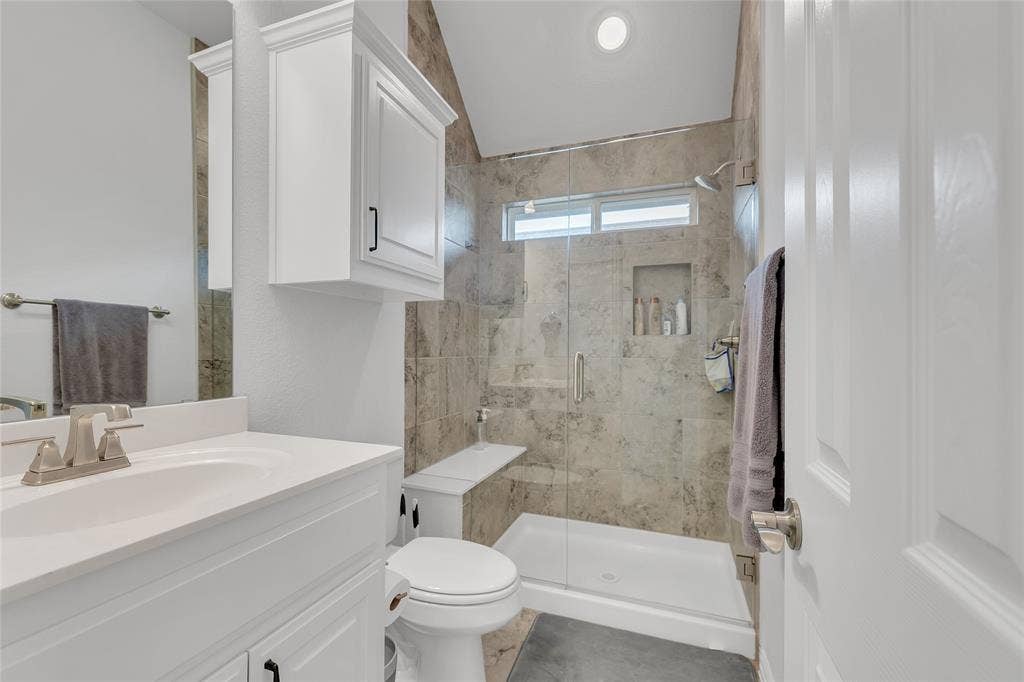 566 Long Meadow Drive, Haslet, TX 76052 Full bath on 2nd floor with shower.