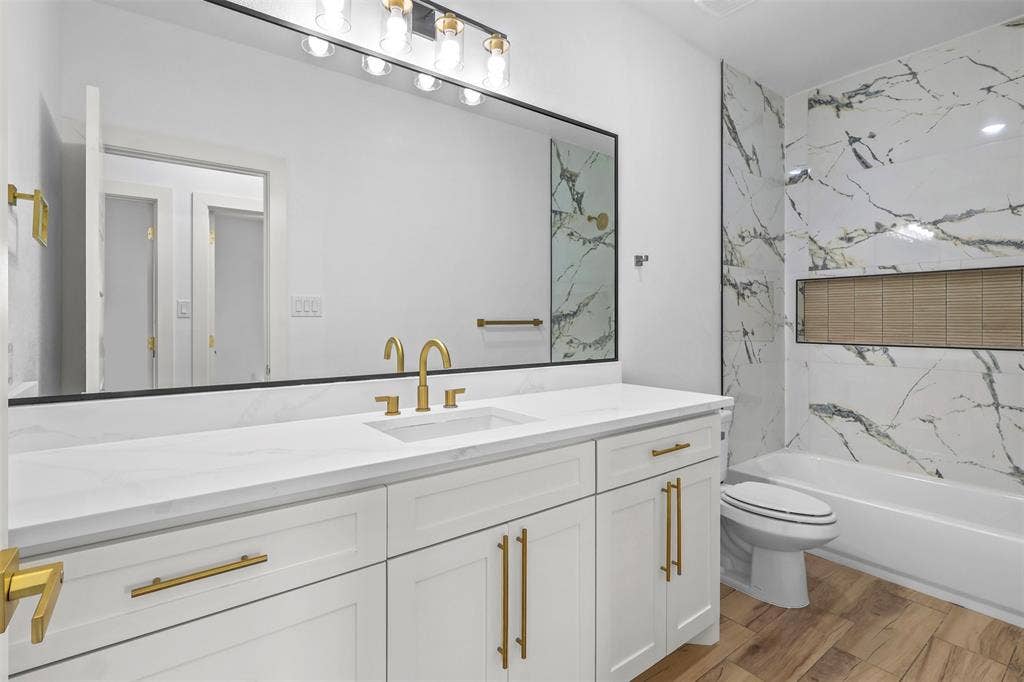 271 Victory Drive, Mabank, TX 75147 Bathroom with vanity, light wood-style flooring, and shower / bathtub combination