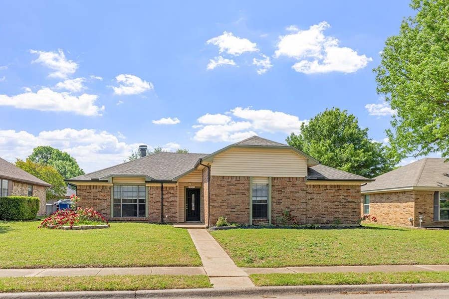 Property photo for 1304 Petunia Drive, Allen, TX
