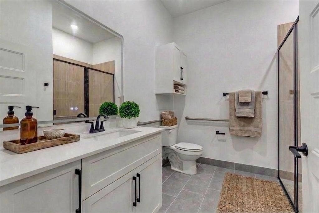 820 W McLeroy Boulevard, #2020, Saginaw, TX 76179 820 W McLeroy Boulevard, #2020, Saginaw, TX 76179