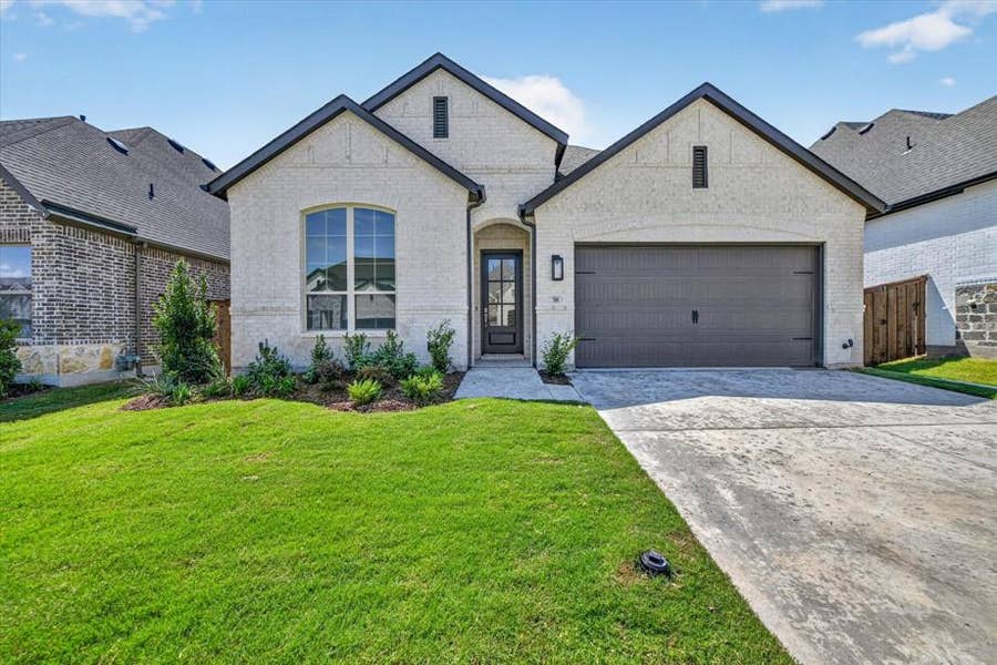 Property photo for 7808 Pondview Lane, Fort Worth, TX