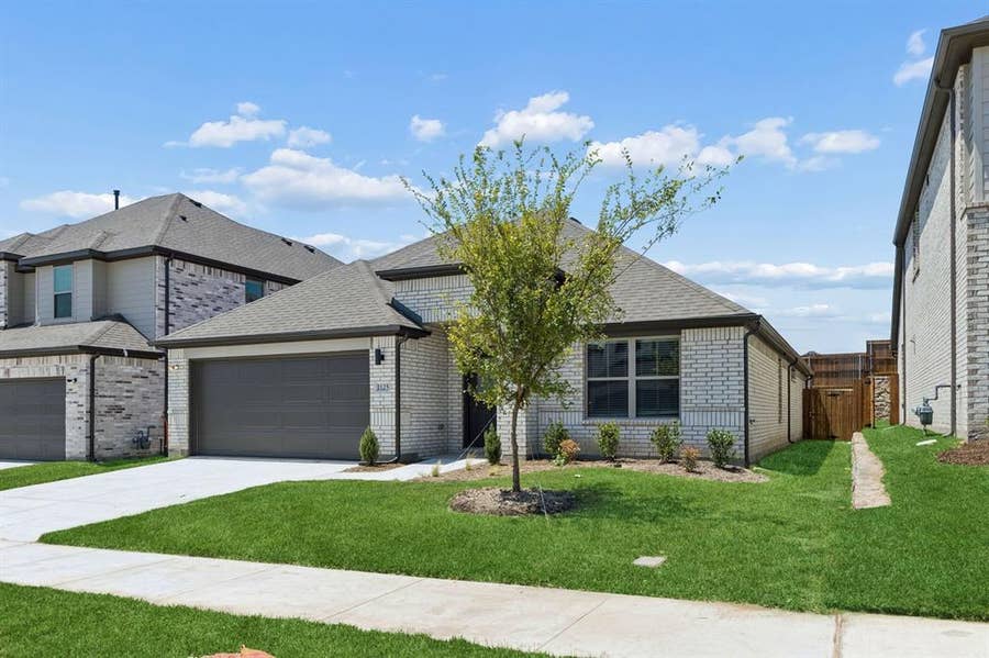 Property photo for 484 Hundred Acre Drive, Waxahachie, TX