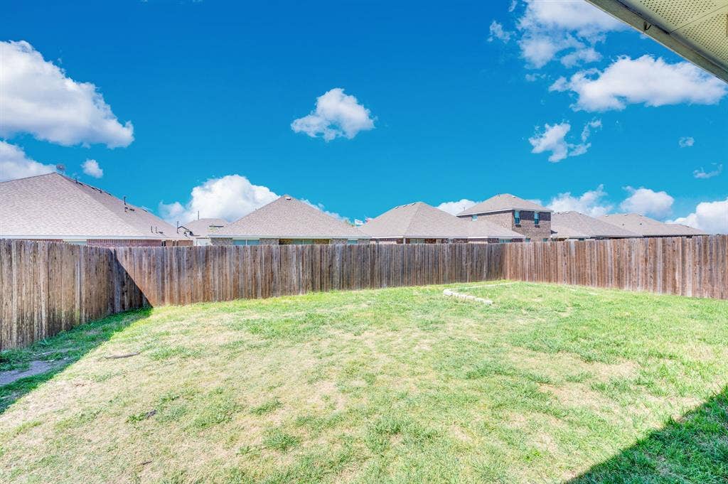 2609 Centurion Road, Glenn Heights, TX 75154 Fenced backyard featuring a residential view