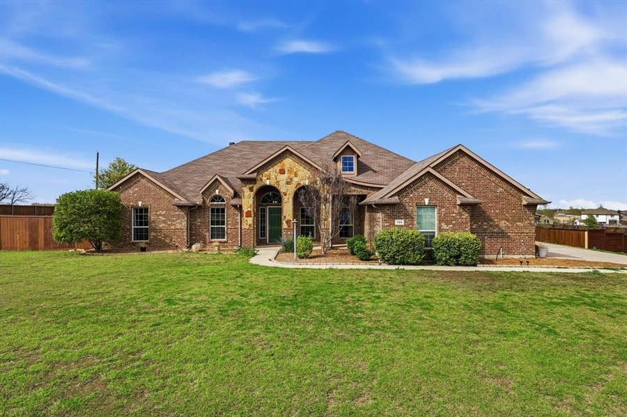Property photo for 105 Devonshire Drive, Waxahachie, TX