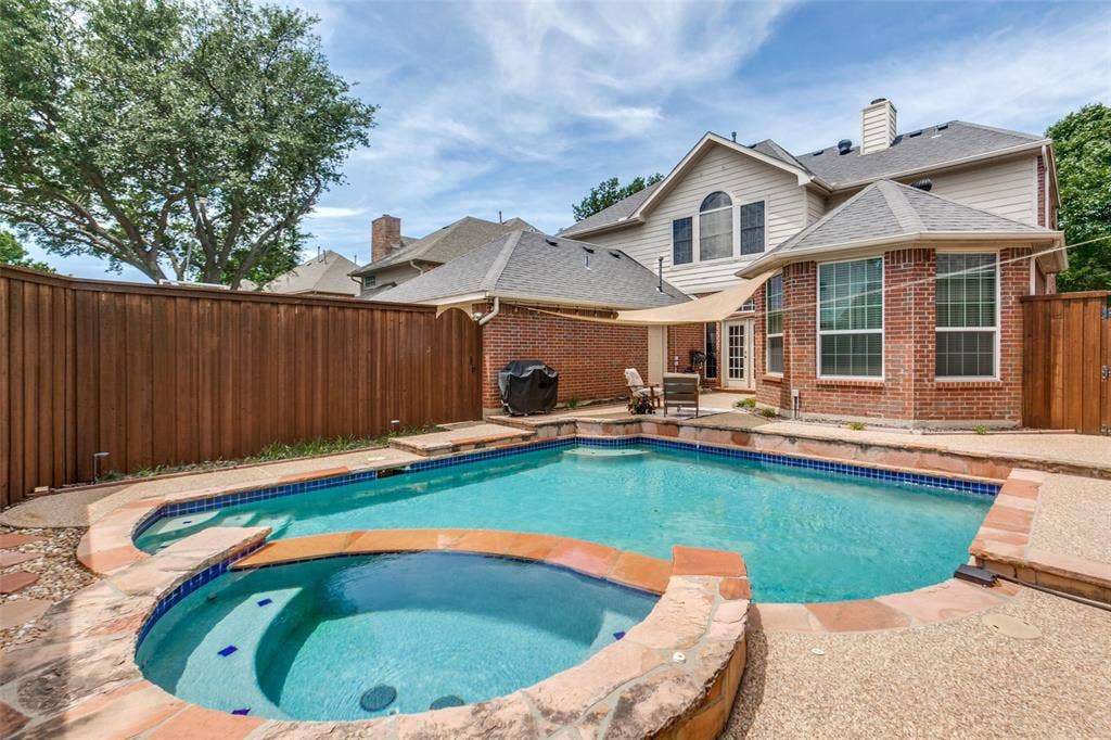 2632 Barrington Drive, Plano, TX 75093 Expansive backyard featuring a built-in swimming pool and spa with flagstone coping