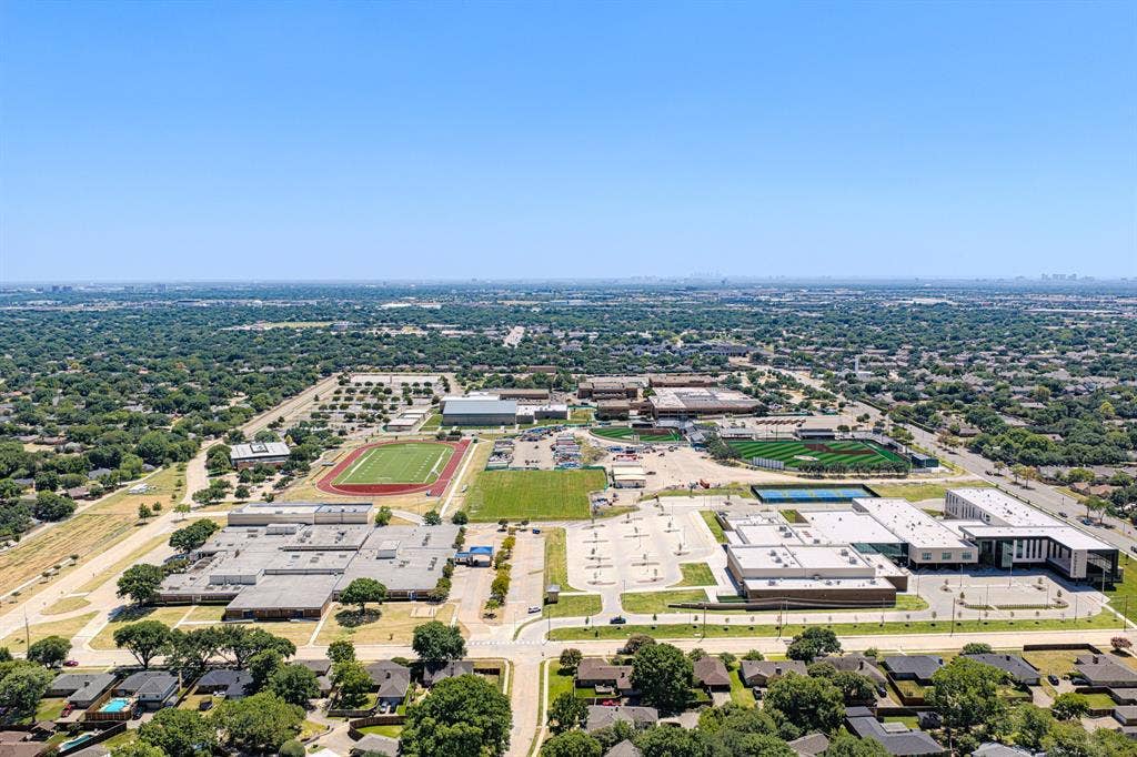 2616 Pin Oak Lane, Plano, TX 75075 Haggard Middle School and Plano Senior High School within Walking Distance