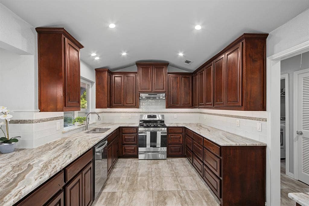 2616 Pin Oak Lane, Plano, TX 75075 2616 Pin Oak Lane, Plano, TX 75075